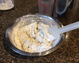 Foto del paso 2 de la receta: Tarta de queso y aceitunas