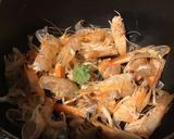 Une image de l'étape 2 de Bouillon de crevettes, wasabi, citron et soja.