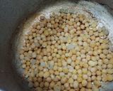 A picture of step 1 of Matar Chaat (dry peas chaat).