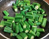 A picture of step 3 of Bhindi masala.