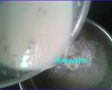 A picture of step 5 of Ginger panna-cotta.
