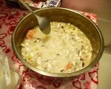 A picture of step 3 of [Hokkaido White Sauce Bake] Creamy Shrimp, Mushroom, Clam, Onion, Tuna, and Corn Puff Pastry Soup.