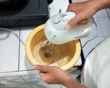 Foto langkah ke 4 dari resep Kopi Dalgona.