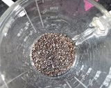 Foto del paso 1 de la receta: Kéfir con chía y frutas 🥛🍒🍓
