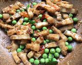 รูปขั้นตอนการทำที่ 2 ของ ผัดเผ็ดหมูสามชั้น