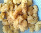Foto langkah ke 2 dari resep 1. Udang Saus Telur Asin.