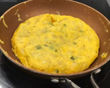Foto del paso 3 de la receta: Tortilla de patatas con pimientos verdes & cebolla y pan casero multicereales