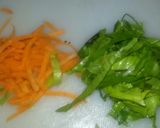 Une image de l'étape 1 de Salade de tomate au thon, carotte et laitue.