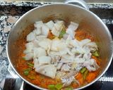 Foto del paso 3 de la receta: Guisado de calamarcitos y patatas