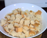 Foto del paso 3 de la receta: Puding de pan de torrijas aderezado con limón y canela