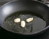 Foto del paso 3 de la receta: Alcachofas con jamón y gambas