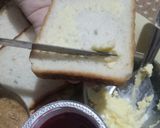 पीनट बटर अॅण्ड जेली सँडविच (PB&J) (peanut butter and jelly sandwich recipe in marathi) रेसिपी स्टेप 3 फोटो 