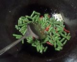 Foto langkah ke 3 dari resep Buncis Tumis Telor Saus Pedas.
