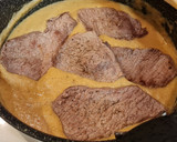 Foto del paso 5 de la receta: Filetes de ternera en salsa de hongos y patata