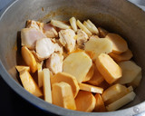 Foto del paso 1 de la receta: Estofado de pollo súper fácil y económico