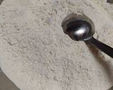 A picture of step 1 of Mixed flour tomato chila.
