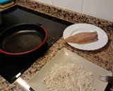 Foto del paso 2 de la receta: Lenguadina frita con ensalada de cous cous