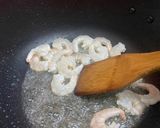 A picture of step 2 of Malaysian style Mie goreng.