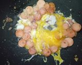 Foto langkah ke 5 dari resep Nasi goreng sosis irit bahan.