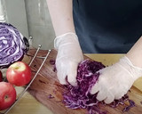 Foto del paso 1 de la receta: Ensalada de lombarda con frutos secos