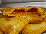 Empanadillas de hojaldre rellenas