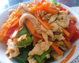 Foto langkah ke 4 dari resep Tumis Ayam Putih Wortel Paprika.