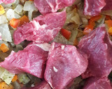 Foto del paso 1 de la receta: Salsa estofado de carne con papas ideal para acompañar pastas😊