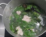 Hình bước làm 2 của món Canh rau dền mồng tơi nấu thịt bằm