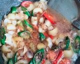 Foto langkah ke 3 dari resep Tumis kikil pedas manis.