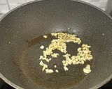 Foto langkah ke 1 dari resep Egg Drop Soup.