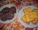 Foto del paso 2 de la receta: Simple o elaborado juntada con amigos: galletitas paté de trucha, morcilla, puré de zanahoria