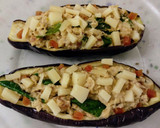 Foto del paso 8 de la receta: Berenjena rellena de verduras con frutos secos y galletas de queso con albaricoques