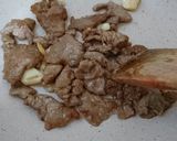 Foto langkah ke 2 dari resep Cah sawi + daging.