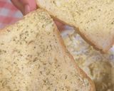Foto langkah ke 2 dari resep Garlic Bread.
