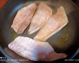 Foto del paso 3 de la receta: Filetes de gallineta con velouté de mejillones