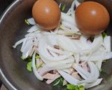 Foto langkah ke 1 dari resep Telur Dadar Kailan Sosis.