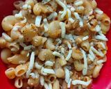 A picture of step 3 of Chicken macaroni cheese with red and white sauce.