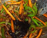 शेजवान नूडल्स(Schezwan noodles recipe in hindi) रेसिपी चरण 4 फोटो