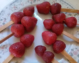 Foto del paso 2 de la receta: Fresas bañadas en chocolate 🍓🍫