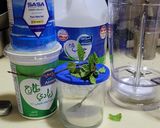 A picture of step 1 of Thandi Thaar Namkeen Lassi.