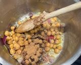 A picture of step 2 of Lebanese style bulgur and chickpeas (vg 🌱) (Bulgur bi dfeen).