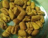 A picture of step 3 of Crispy and crunchy KULKULS.