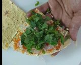 A picture of step 5 of Sandwich Masala Papad.