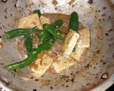 Foto langkah ke 6 dari resep Tumis Cabe Hijau Oseng Tempe.