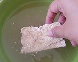 Foto langkah ke 4 dari resep Tempe Gembus Goreng Bumbu Bawang Putih dan Ketumbar.