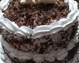 A picture of step 20 of Two tier vanilla and chocolate cake 🎂.