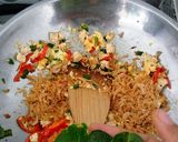 Foto langkah ke 8 dari resep Tumis Bunga Pepaya/Kembang Kates tidak pahit.