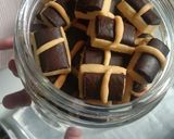 Foto langkah ke 4 dari resep Kue Kering Stik Cokelat.