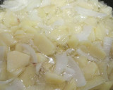 Foto del paso 1 de la receta: Pimientos verdes rellenos de tortilla de patatas y cebolla