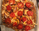 Foto del paso 5 de la receta: Coca de cebolla y tomate